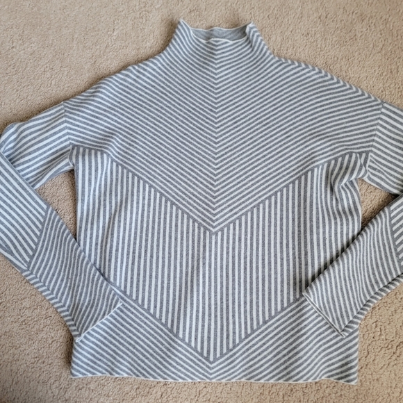 2/$20 Cynthia Rowley Striped Mick Neck Sweater S - Picture 6 of 13
